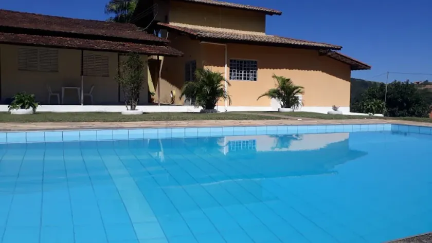 SOLAR DAS LARANJEIRAS, 6 Suites + 2 Bedrooms, Fully Equipped Kitchen - Image 1