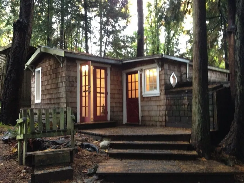 Oceanside Cottage in the Trees - stunningly private, yet so central! - Image 1