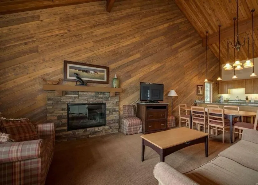 Best Location and layout at 7th Mountain 1024 SF 2 Bed/2 Bath - Pet Friendly - Image 1