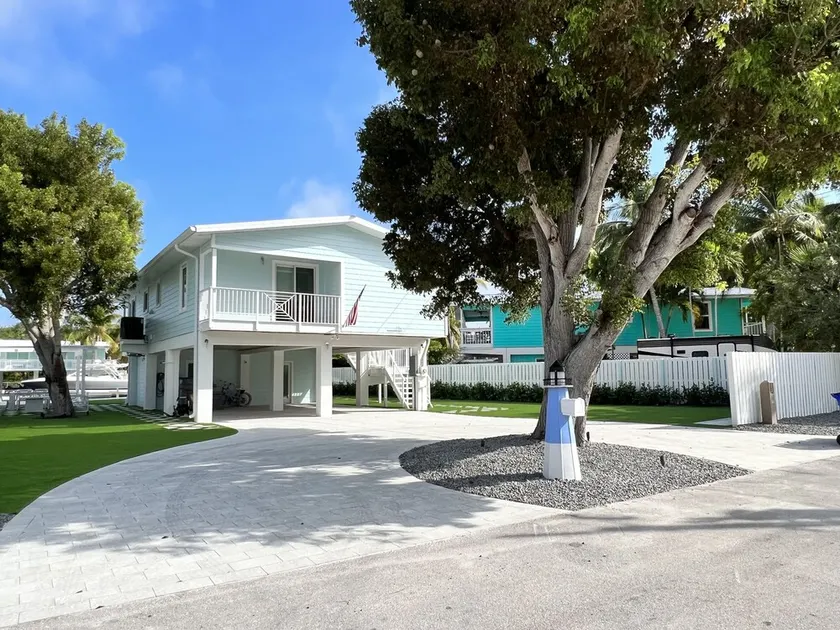 Luxury Islamorada Oasis: Pool, Dock, Fire Pit, King Beds & Canal Views - Image 1