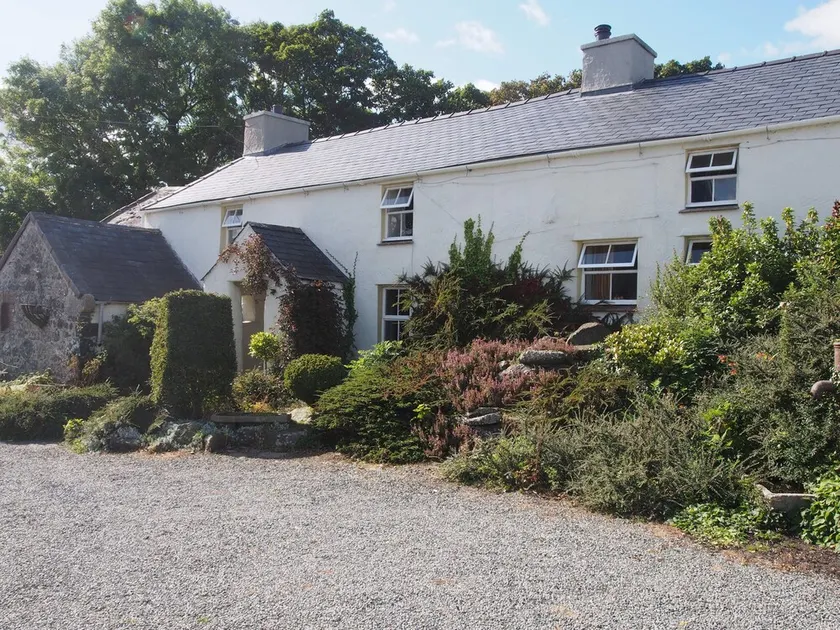Beliggende i et roligt hjørne af Anglesey - smukke traditionelle walisiske sommerhus. - Image 1