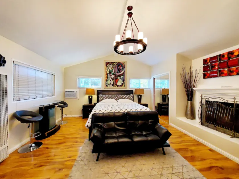 Newly Renovated Stylish Guest Suite with Exterior Entrance - Image 1