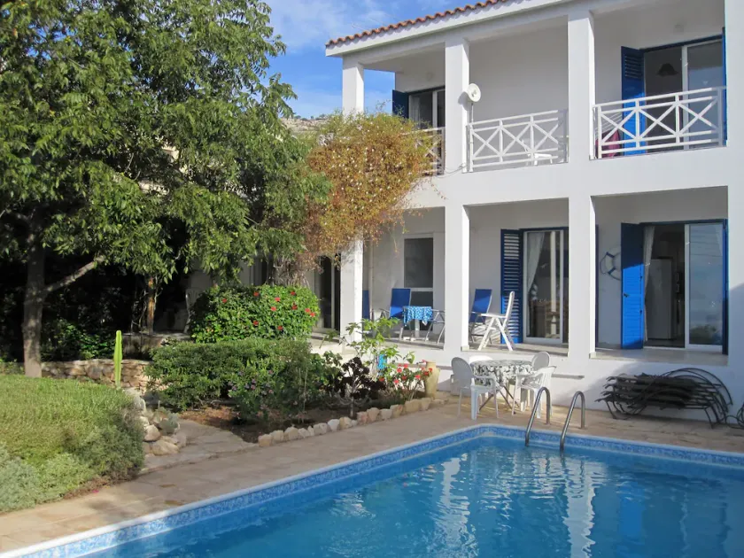 Luksus villa, fantastisk udsigt, i hjertet af landsbyen, tæt på Coral Bay. - Image 1