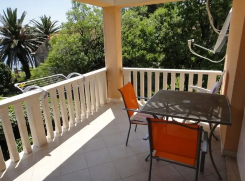 Seafront Apartments Pretner - Image 1