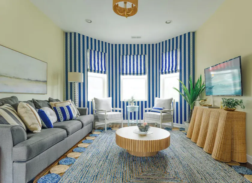 Lowest Rates! Spacious Duplex with Free Parking! - Image 1