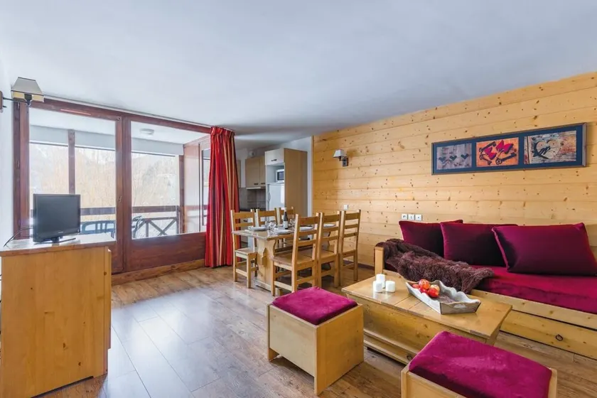 Wifi, piscine, balcon, télévision, casier à ski, 60m², Brides Les Bains - Image 1