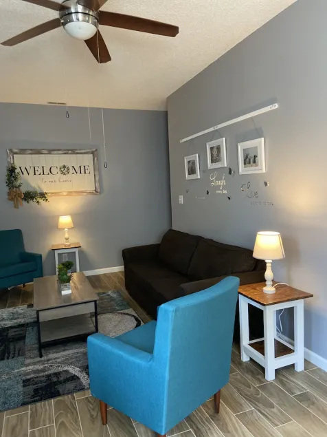 Modern rustic minutes from arena and speedway - Image 1