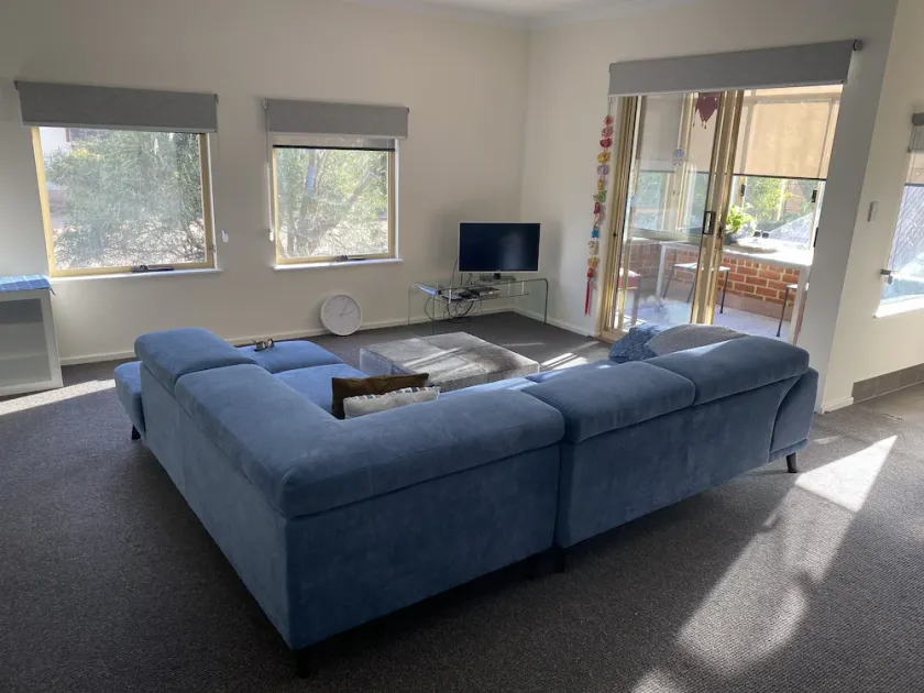 Studio apartment in the heart of town - Image 1
