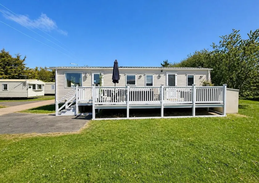 Statisk campingvogn med 8 køjer ved Orchards Haven i Clacton på havet, Essex ref 15217O - Image 1