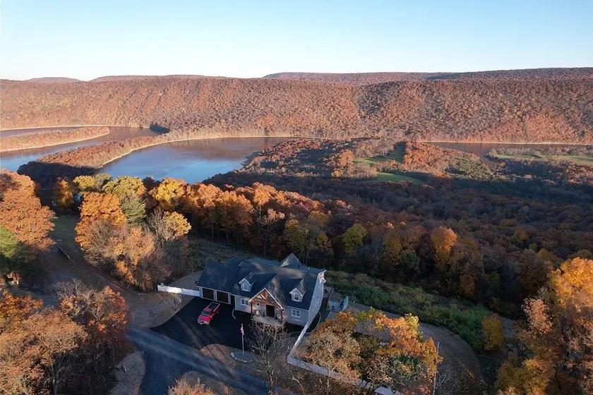 Immaculate MountainLake Home!Epic view, HotTub,FirePit, Putting Green,Pickleball - Image 1