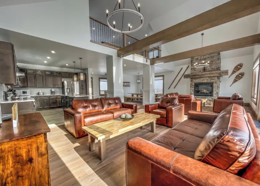 Brand New 7 bdrm Luxury Cottage with Private Beach Access, BBQ,7.5 baths, Hot Tub, Ping Pong Table - Image 1