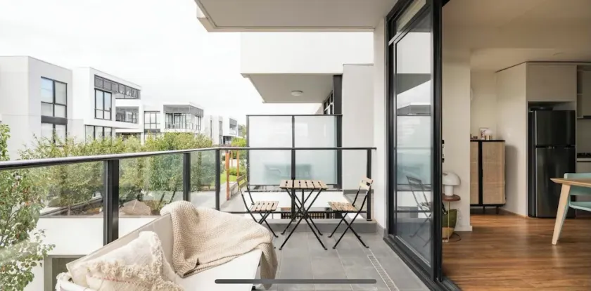 Stylish apartment close to amazing Melbourne offerings. - Image 1