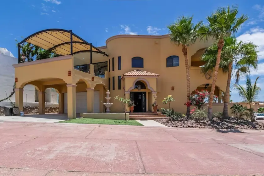 Large 3BR Home Steps from the Playa Algodones Beach – Villas California - Image 1