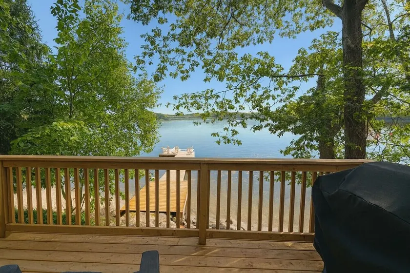 Muskoka Waterfront Cottage on Three Mile Lake - Image 1