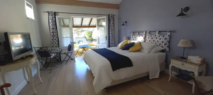 L'Olivette B&B Lavender Room.\nFor 2 Adults Only.\nUnsuitable for Children. - Image 1