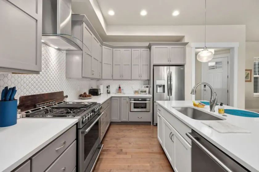 Executive Edge-Master Balcony Mtn Views! - Image 1