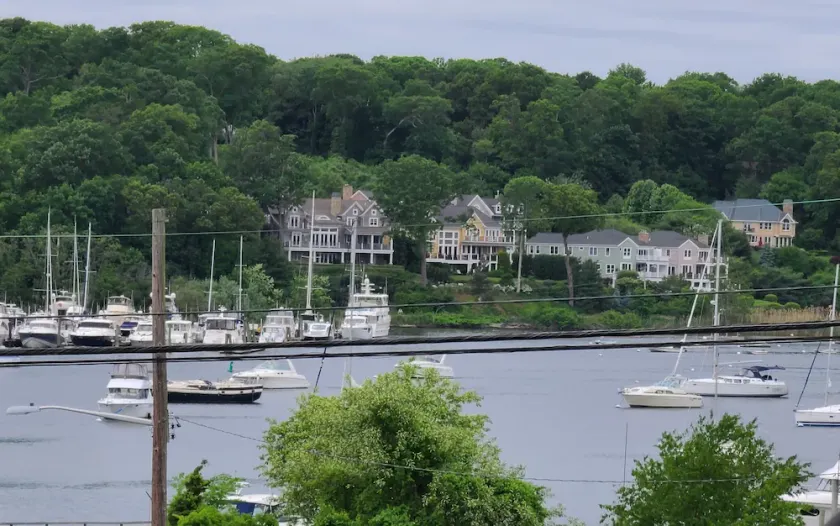 Adorable Cottage with Water Views, Across the street from Prime & other eateries - Image 1