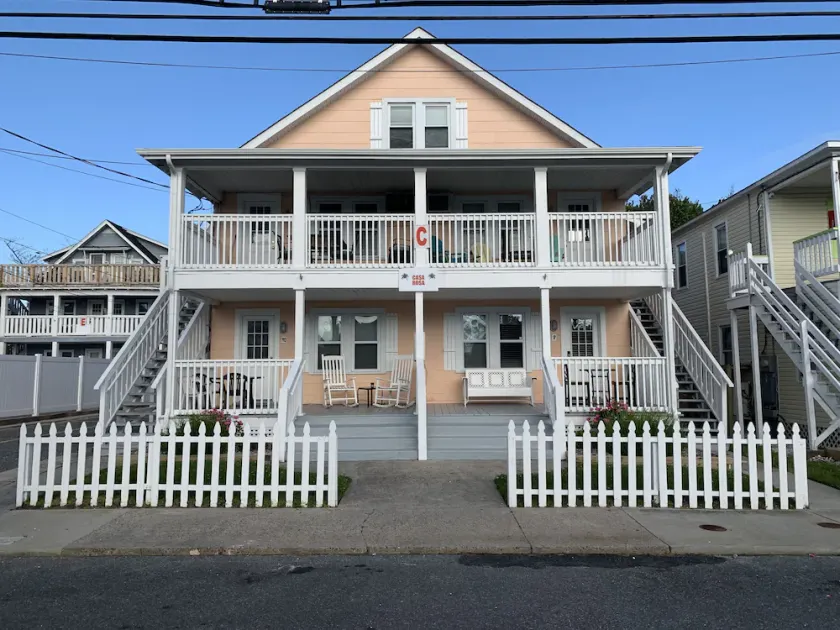 🏖️ Downtown 🐶 Pet Friendly 🐳 2 Bedroom 🐬 Pool 🐚 WiFi 🦞 Beach - 2 blocks - Image 1