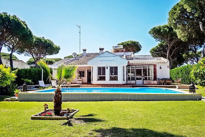 Perfect beach house with large garden and pool for max. 12 pers., Incl. WIFI - Image 1