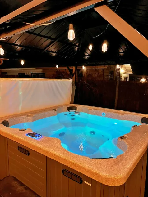 Hot tub, Quiet 3 Bedroom, Close to Downtown, WFH - Image 1