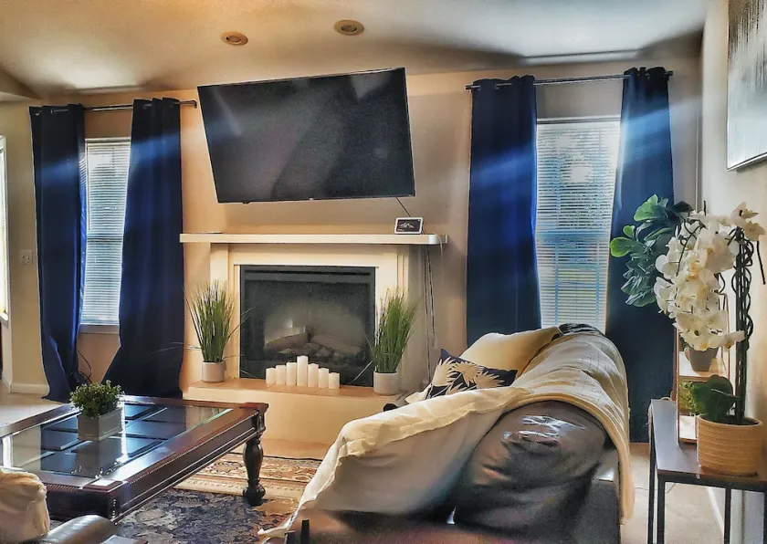 2 King Rooms+2 Queen Rooms~ Spacious Yard~ 15mins to FLW gate. - Image 1