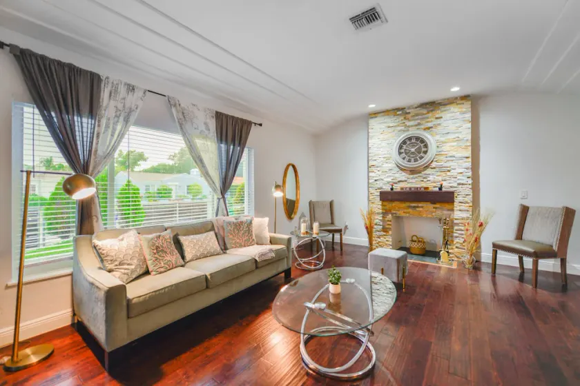 Upper East Side - Miami Home - We Host - Image 1