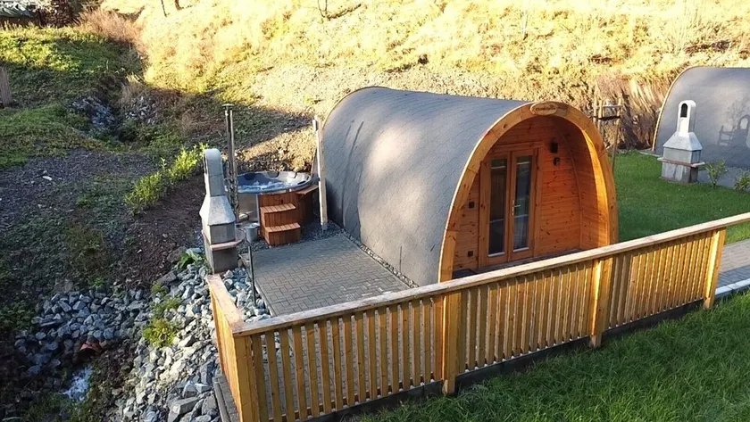 Deluxe Chalet (18sqm) with hot tub and terrace for up to 3 people - Image 1