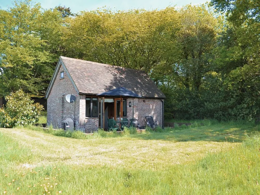 1 bedroom accommodation in Blackboys, near Uckfield - Image 1