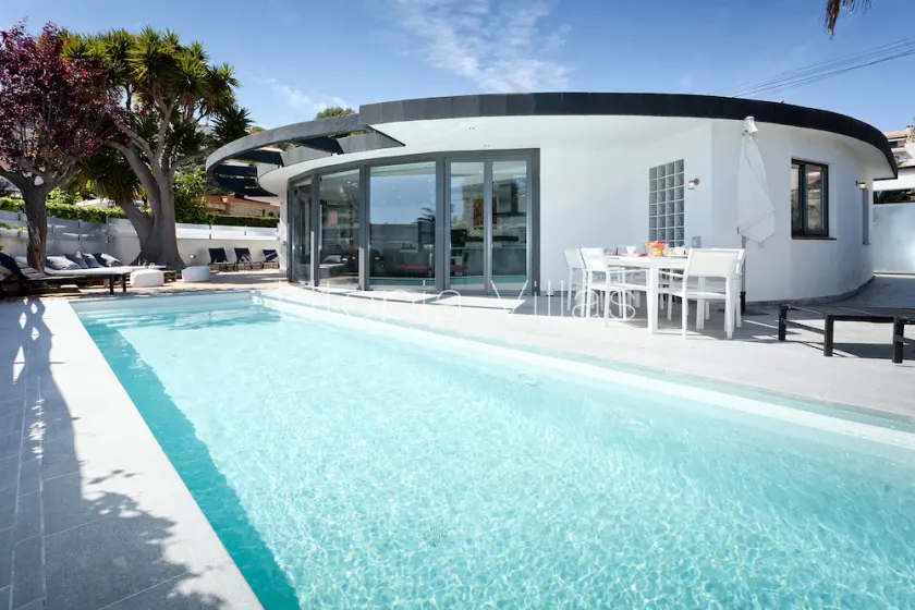 Splendida villa con 4 camere con piscina privata - Image 1