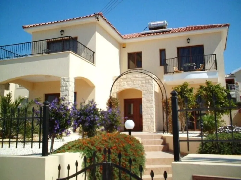 Villa Georgina lovely well equipped villa, vibrant garden, large pool & sea view - Image 1