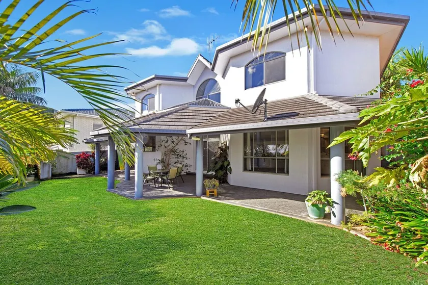 The Atrium - Large Spacious Architect Designed Home - Image 1