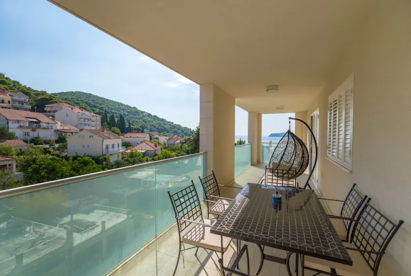 Antonio's Luxury Suites - Image 1