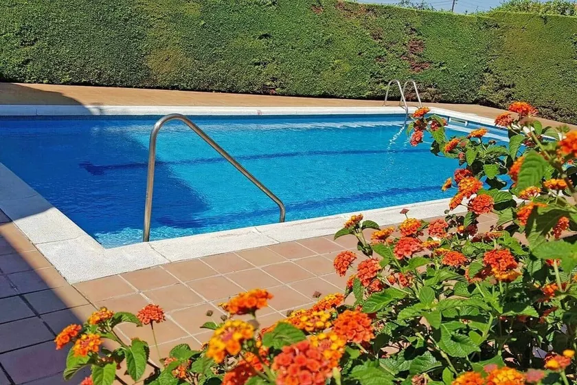 Con piscina en residencia muy tranquila - Image 1