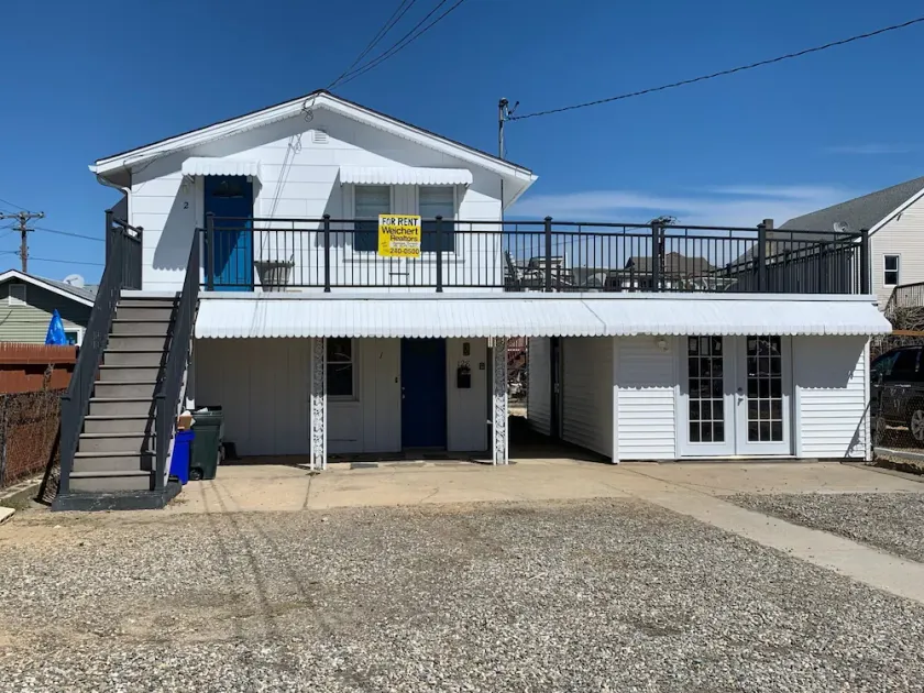 Clean/cozy, 2 BLK to beach, 1st Floor, central air/back yard, parking+4 badges - Image 1