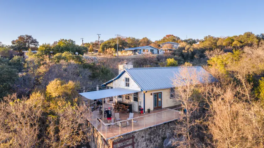 A \"Willie\" Nice House, with a Willie nice view! 509 East Avenue, Marble Falls - Image 1