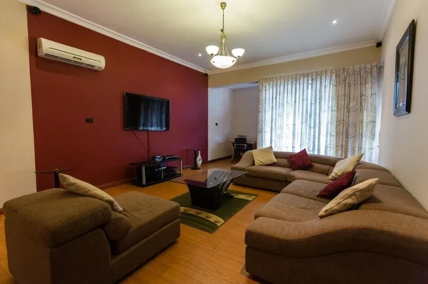 Luxury 2 Bedroom Apartment - Image 1