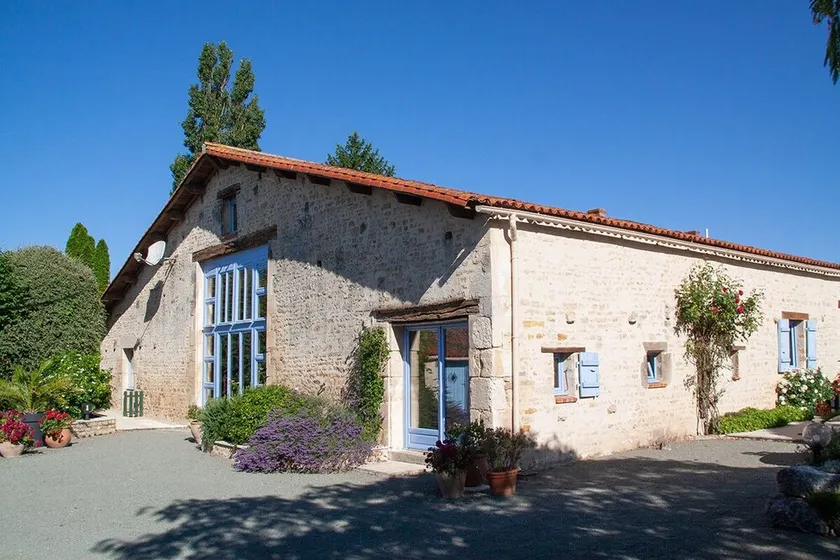 Hyper-Gite: very large barn converted into gites - Image 1