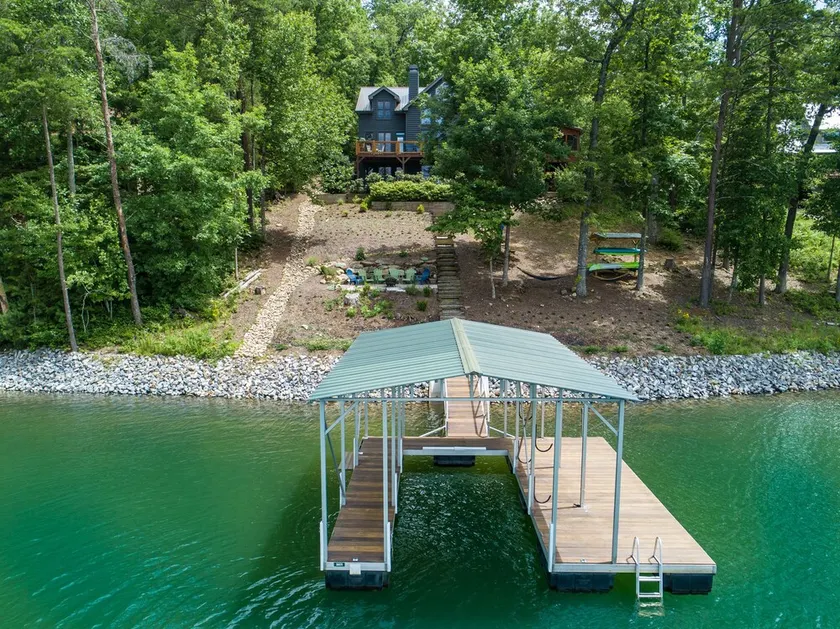 Luxury Lakefront Lake Nottely near Blueridge + renovated exterior for ‘26 - Image 1