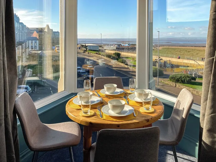 A beautiful two bedroom apartment with stunning views over Morecambe Bay. - Image 1
