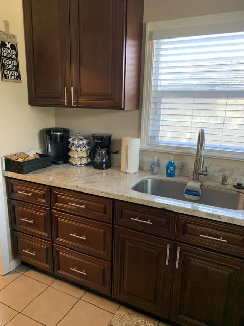Charming home in a great neighborhood just minutes from hospitals - Image 1