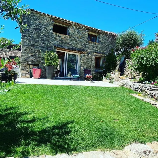 Welcoming house, exceptional view, in the hamlet of Cezas. - Image 1