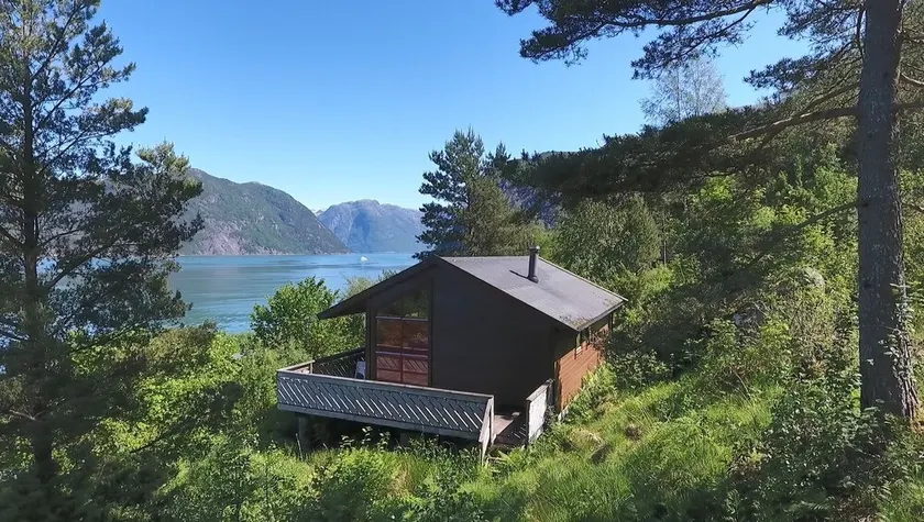 Beautiful cabin, Norway on the Harangerfjord, 20 hp motorboat for hire, fjord panorama. - Image 1