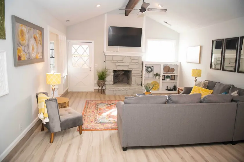 Beautifully Remodeled 3-Bedroom Cozy Home!! - Image 1