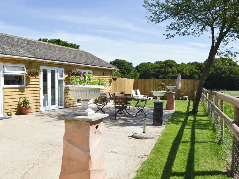 2 bedroom accommodation in Bilsington, near Ashford - Image 1