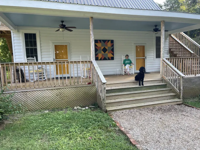 1850 Cottage Two bedroom handicapped accessible, dog friendly - Image 1