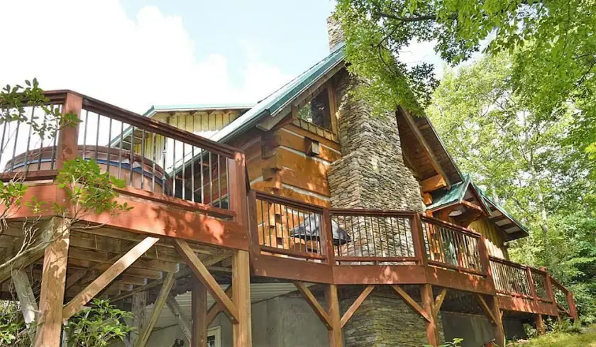 Nyd et udsnit af himlen fra Treetop Cabin; majestætiske udsigt, privat, hyggelig, boblebad, AC. - Image 1