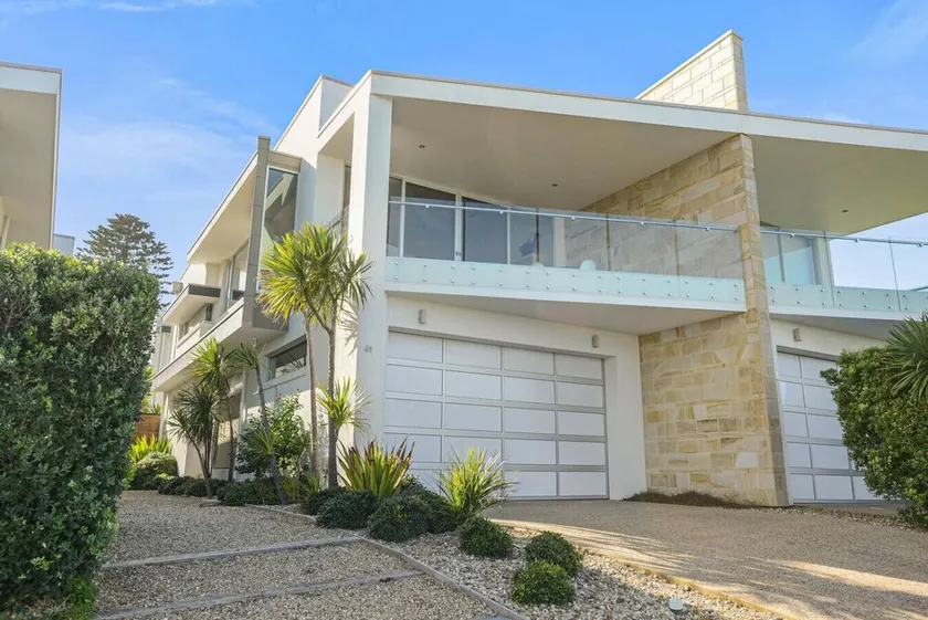 Absolut - Hayward Court, Victor Harbor - Image 1