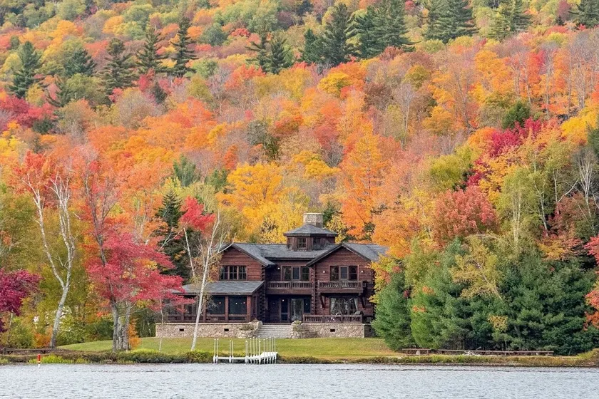 White Mountains - Magnificent & Private Lakefront Lodge - Image 1