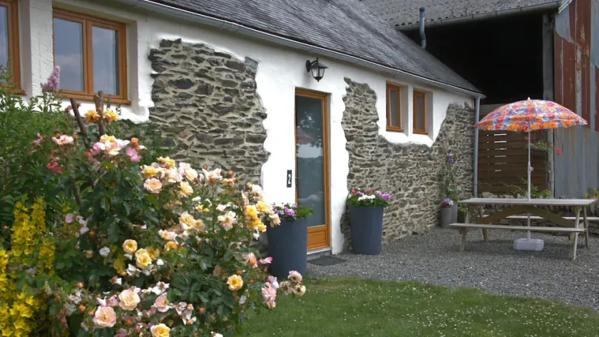 Idyllic Country Location for couples, central, peaceful, 5 mins from shops, WIFI - Image 1