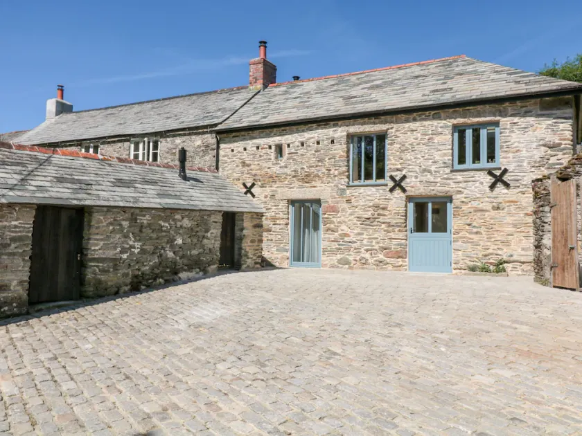 Granero de la casa señorial, CAMELFORD - Image 1